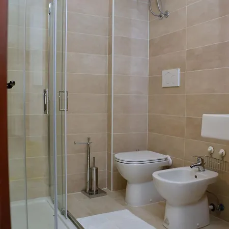 아파트 Modern Flat For Four Guests With Side Sea View 비비오네