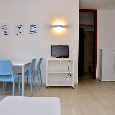 아파트 Modern Flat For Four Guests With Side Sea View *